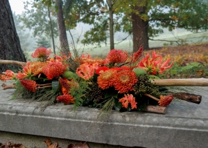 Begrafenis bloemstuk met materiaal uit de tuin