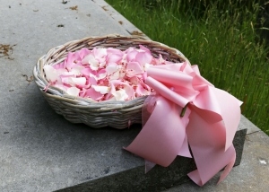 Bloemblaadjes om uit te strooien bij het graf of tijdens de crematie